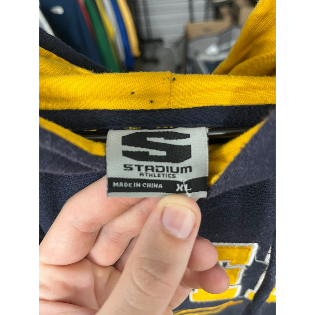 University of Toledo Rockets Hoodie Navy Blue Yellow Embroidered Sweatshirt L